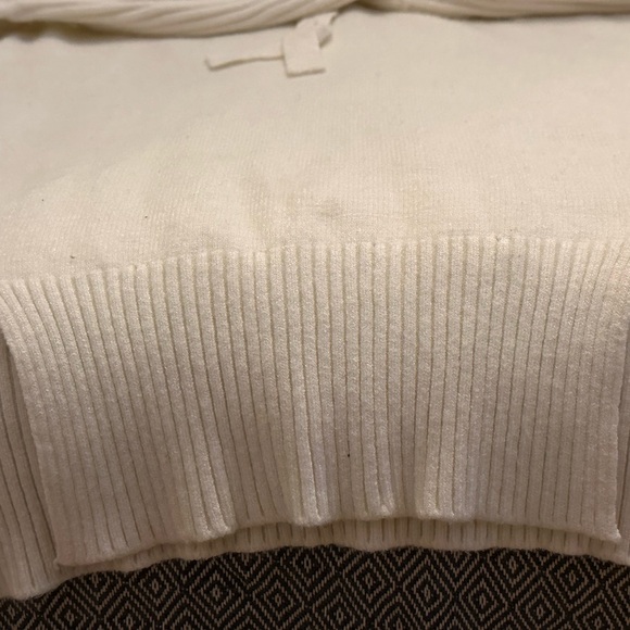 Light weight sweater hoodie perfect for spring - Picture 6 of 7